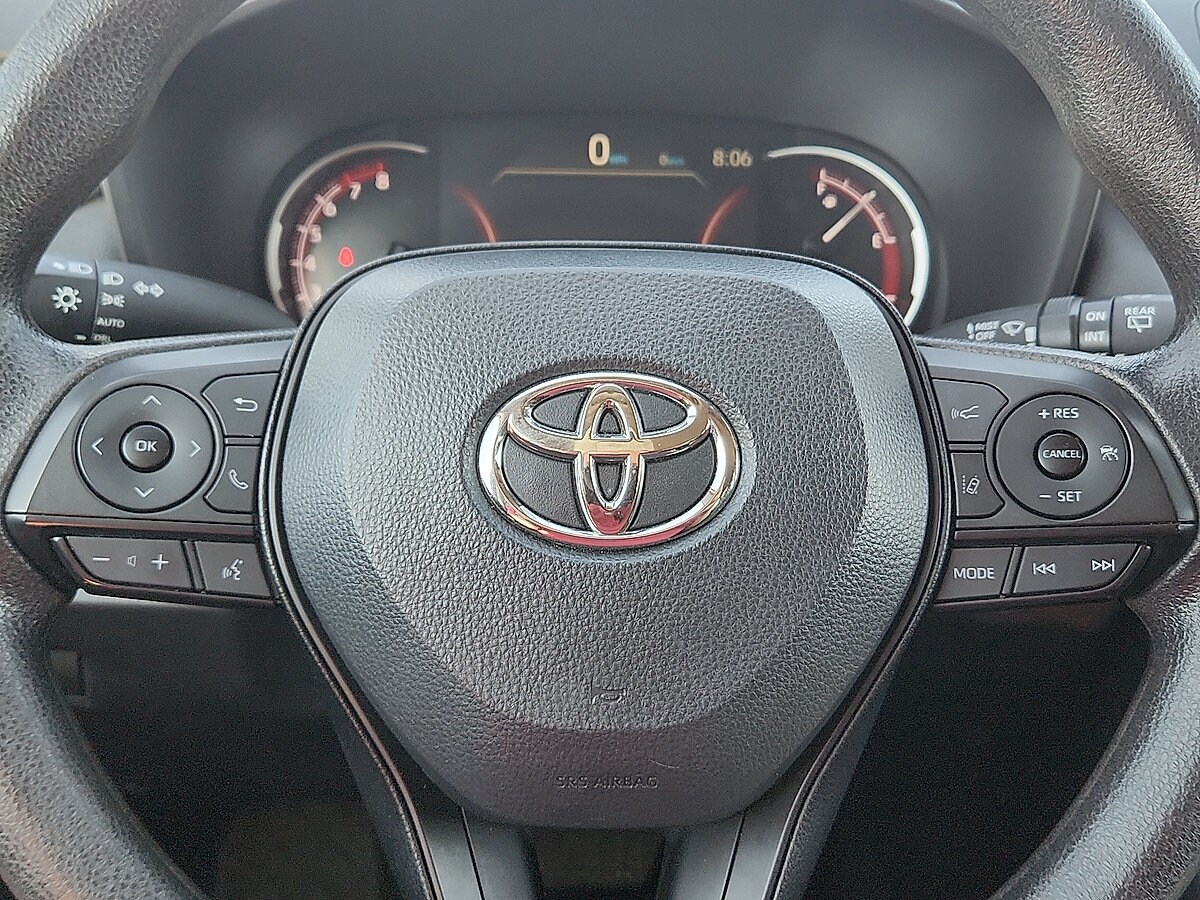 2025 Toyota RAV4 XLE - Photo 12
