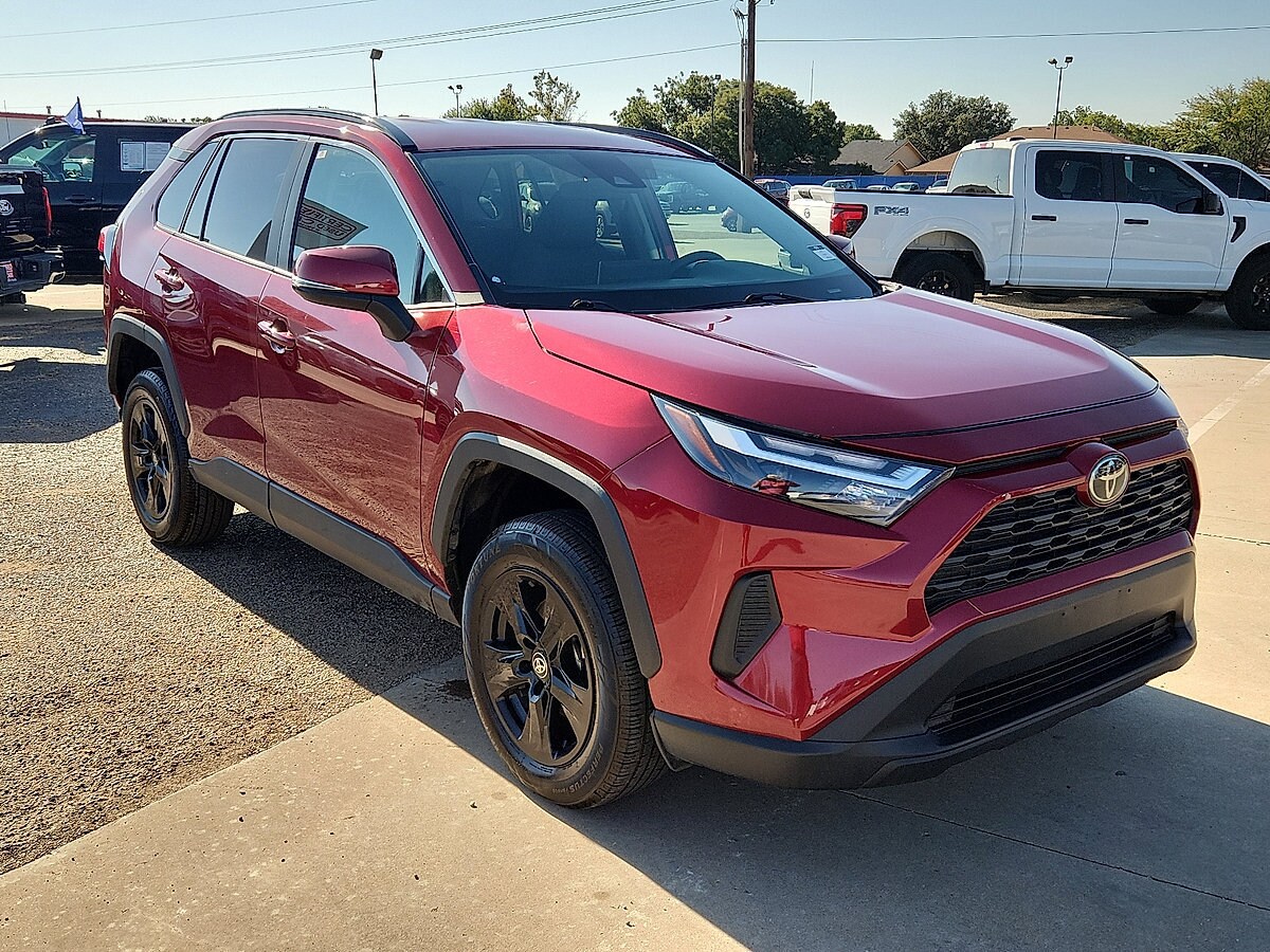 2025 Toyota RAV4 XLE - Photo 5