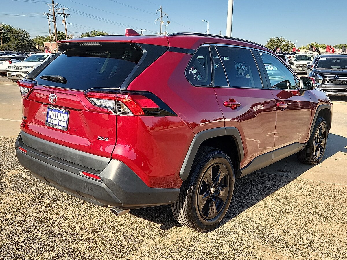 2025 Toyota RAV4 XLE - Photo 4