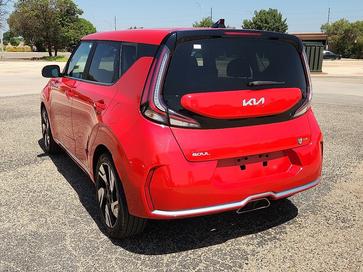 2023 Kia Soul GT-Line photo 2