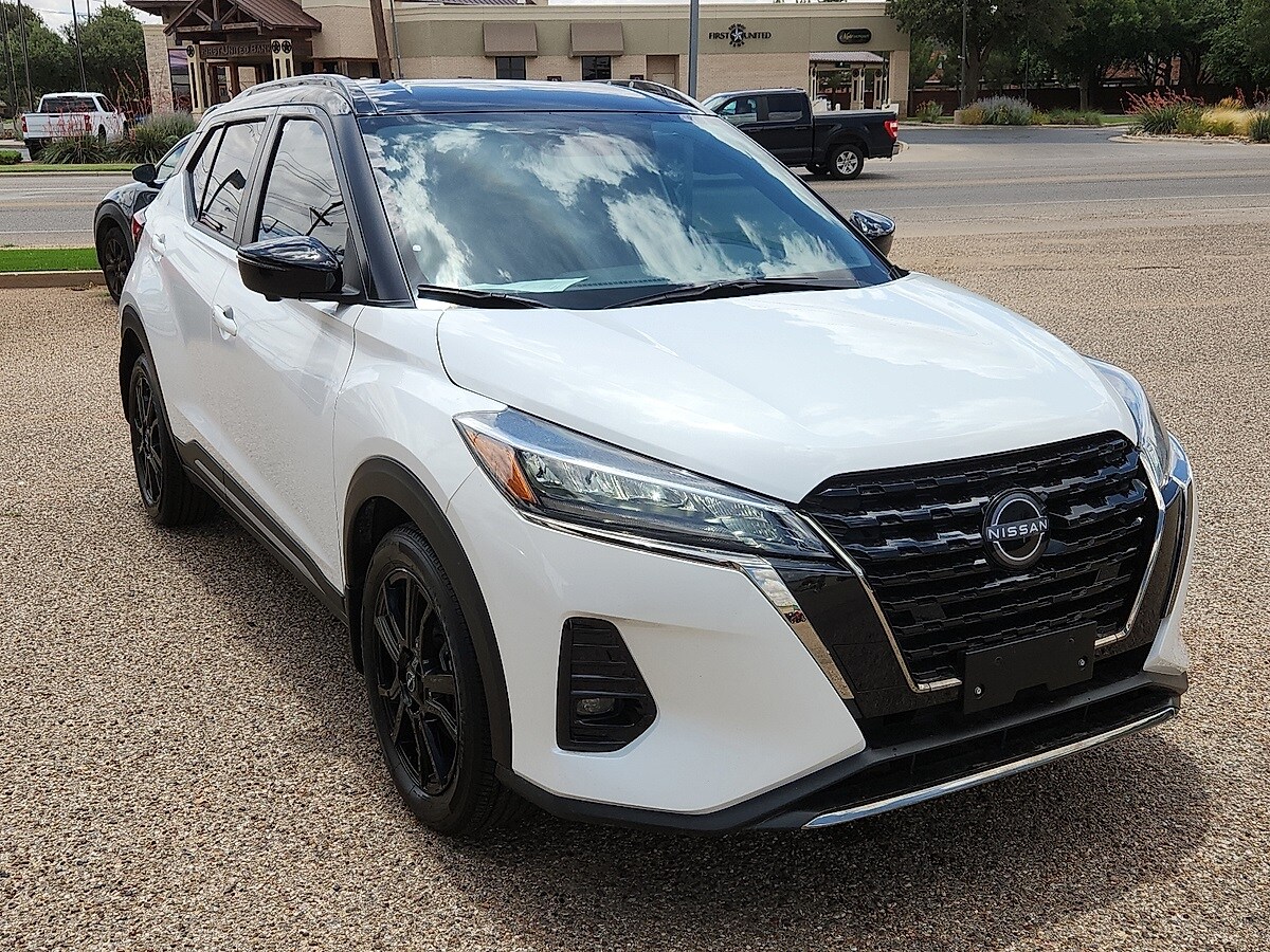 2024 Nissan Kicks SR photo 4