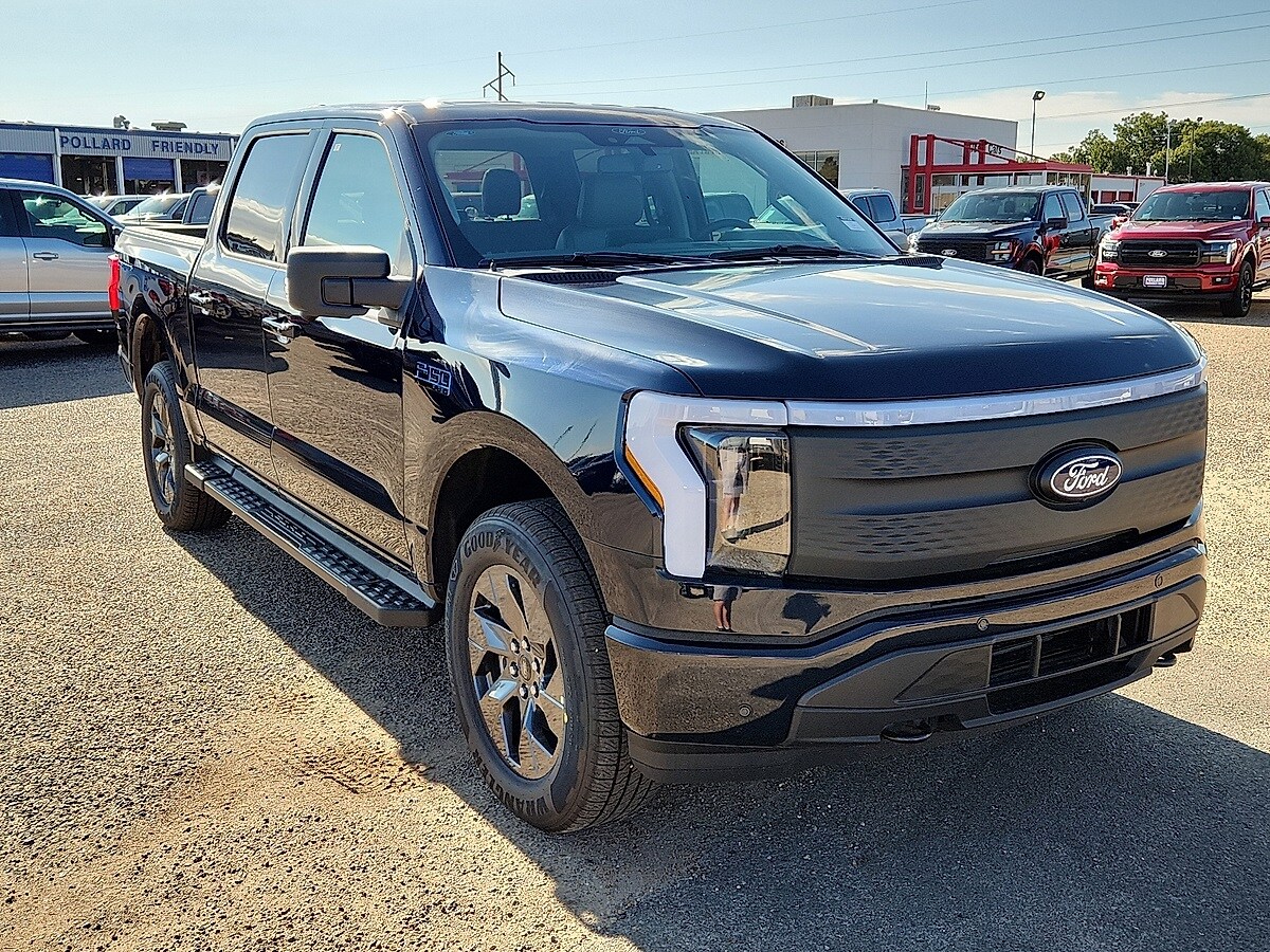 2025 Ford F-150 Lightning photo 3