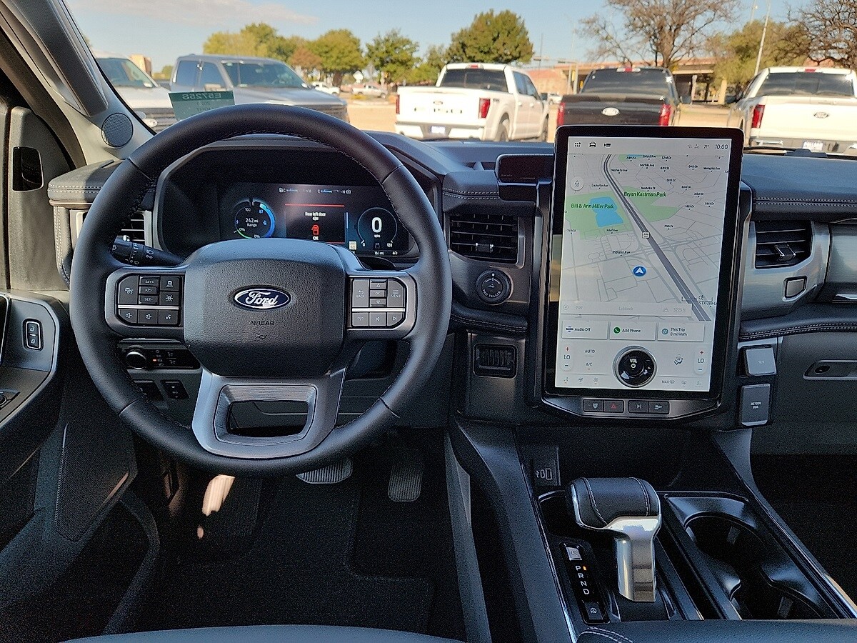 2025 Ford F-150 Lightning Flash - Photo 6