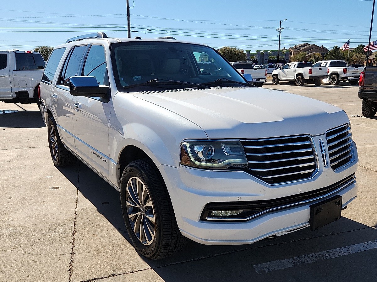2016 Lincoln Navigator Select photo 4