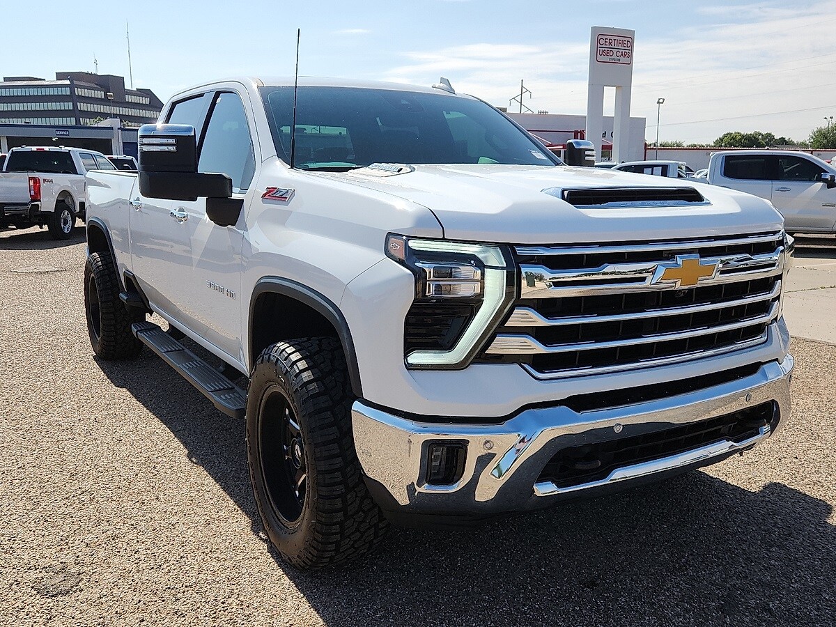 2024 Chevrolet Silverado 3500HD LTZ photo 3