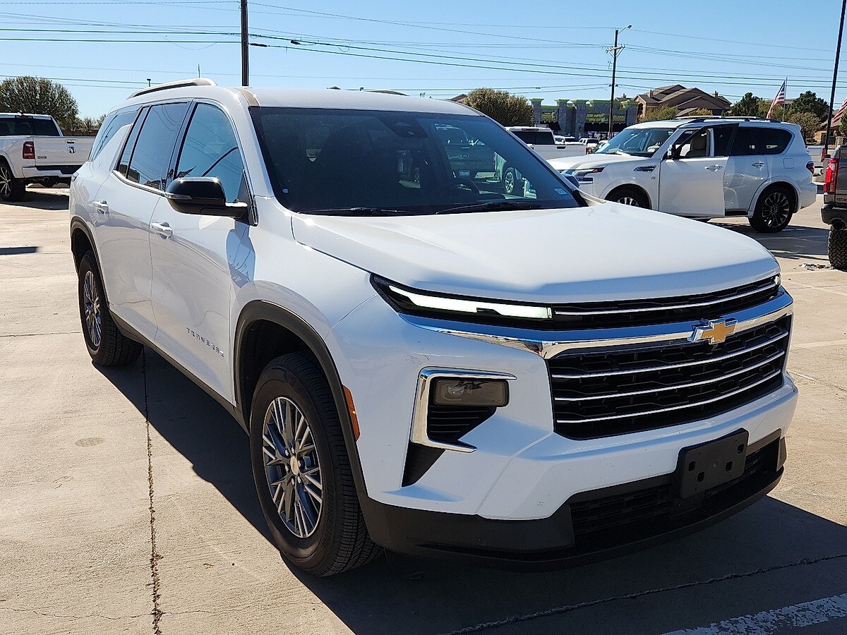 2025 Chevrolet Traverse photo 3