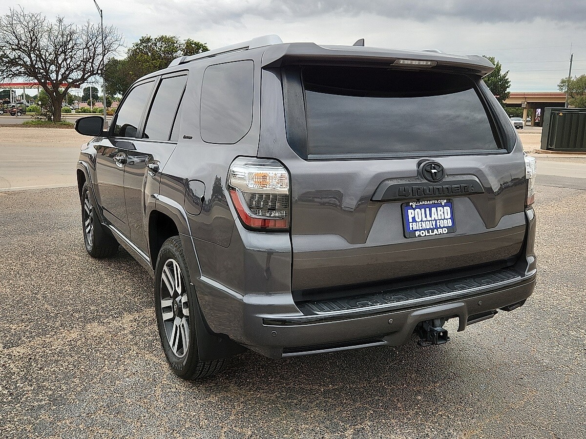 2022 Toyota 4Runner Limited photo 2