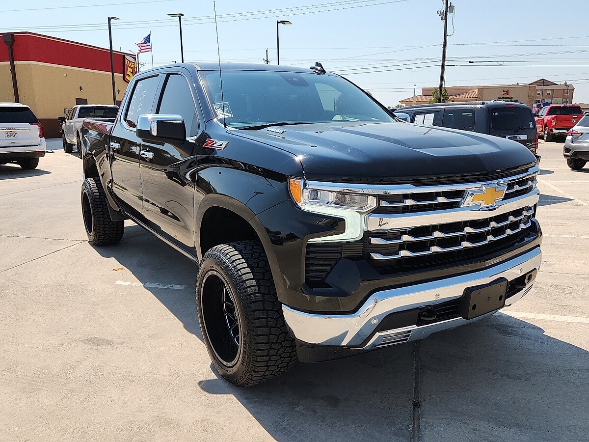 2024 Chevrolet Silverado 1500 LTZ photo 3