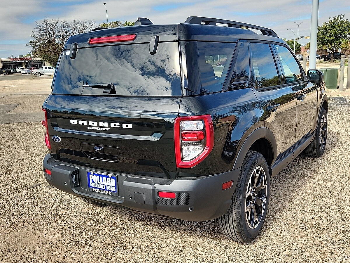 2025 Ford Bronco Sport Outer Banks photo 2