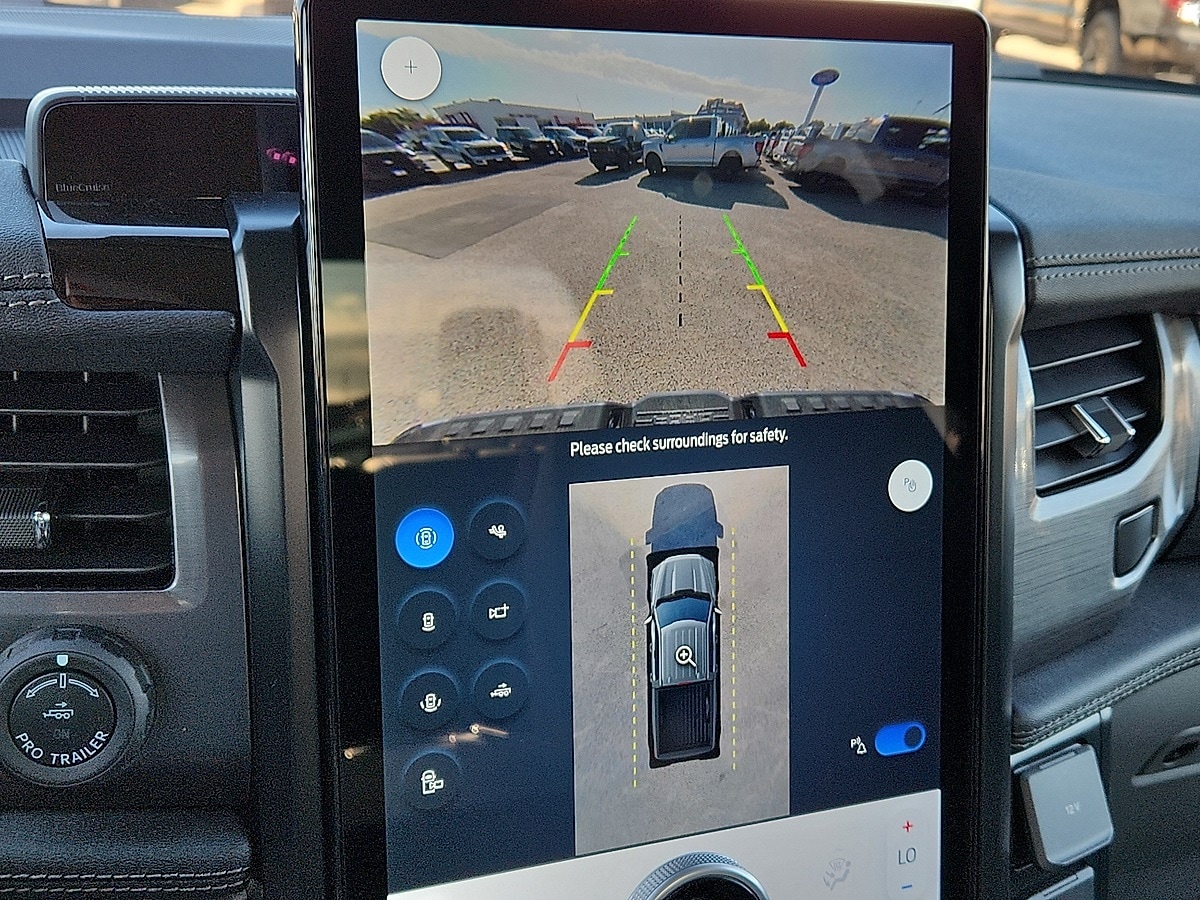 2025 Ford F-150 Lightning Flash - Photo 8