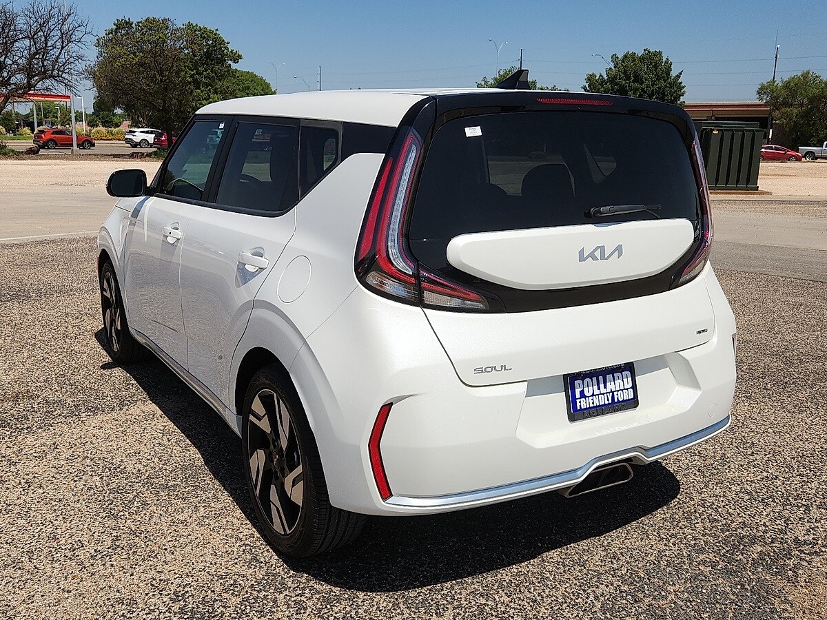 2023 Kia Soul GT-Line photo 2