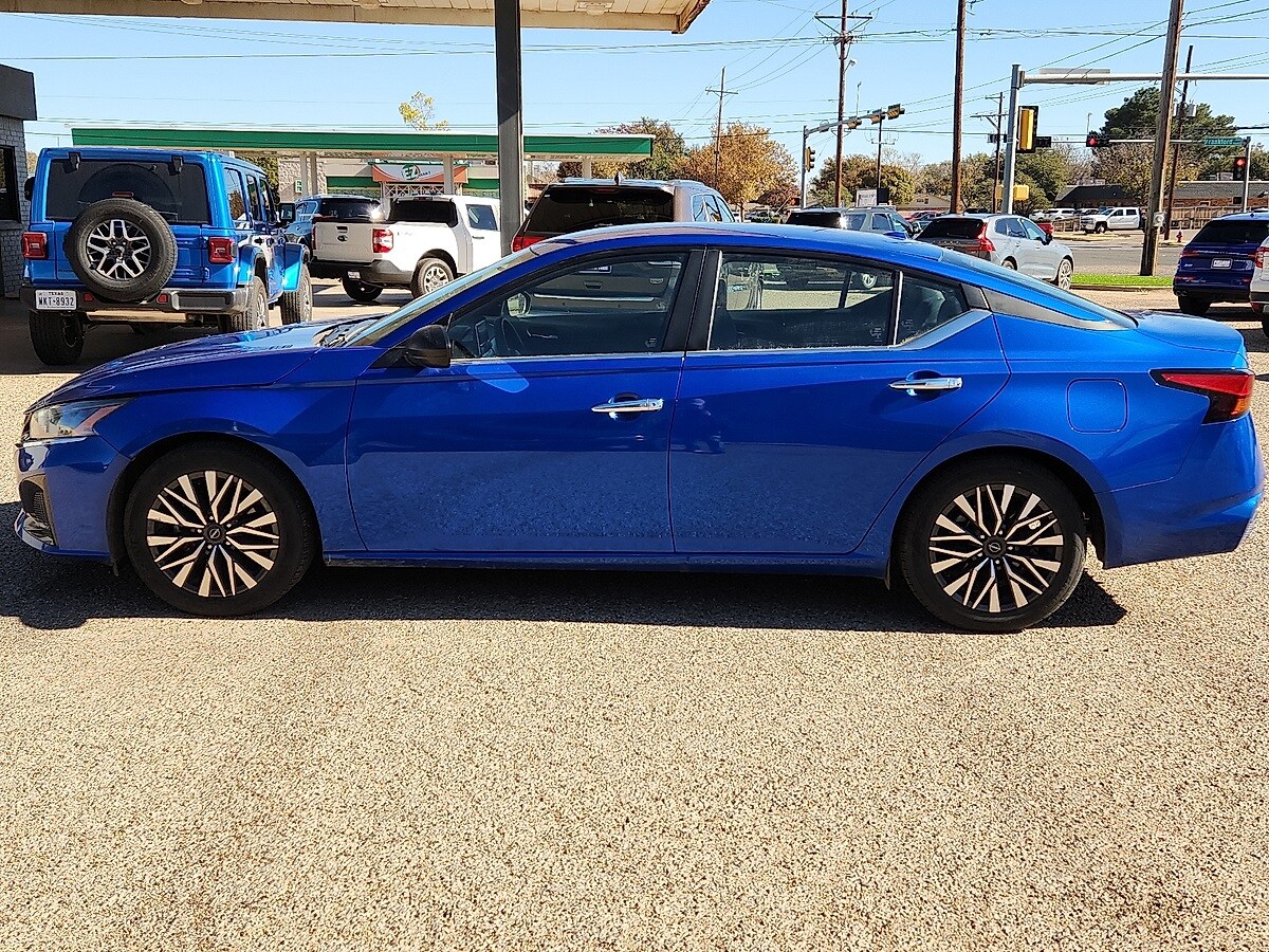 2025 Nissan Altima 2.5 SV photo 2