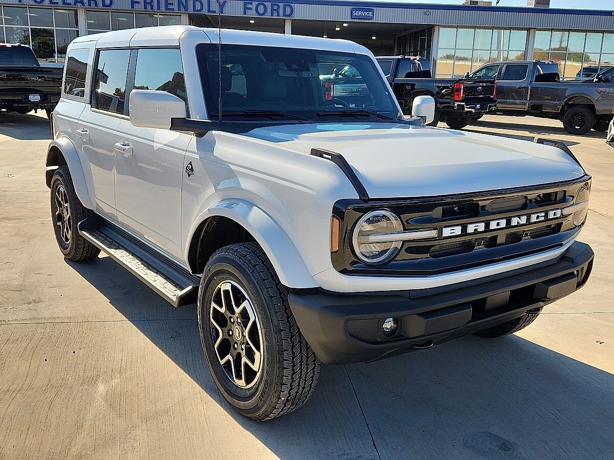 2025 Ford Bronco Outer Banks photo 4