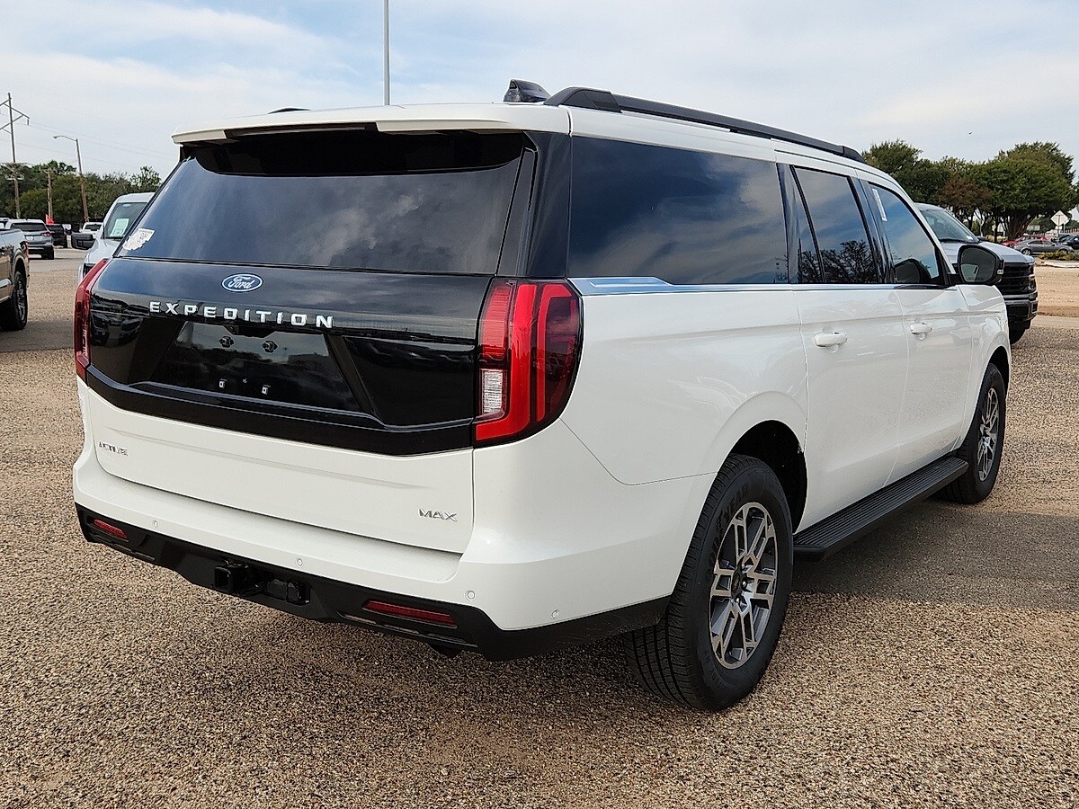 2025 Ford Expedition MAX photo 2