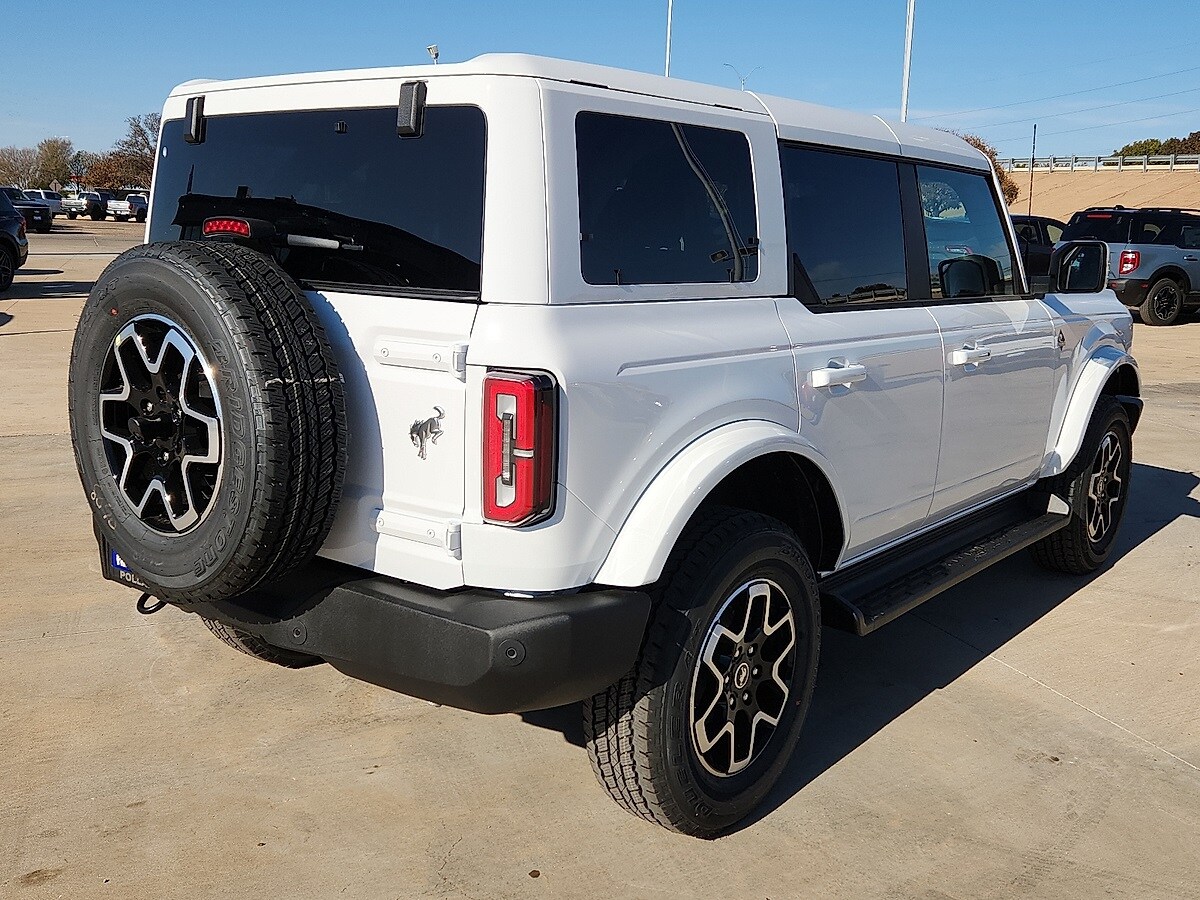 2025 Ford Bronco Outer Banks photo 3