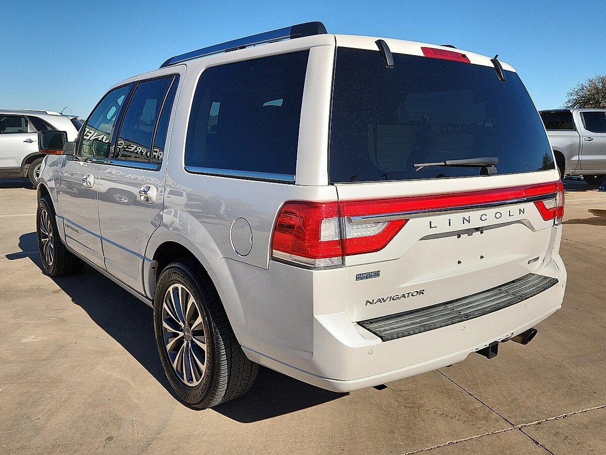 2016 Lincoln Navigator Select photo 2