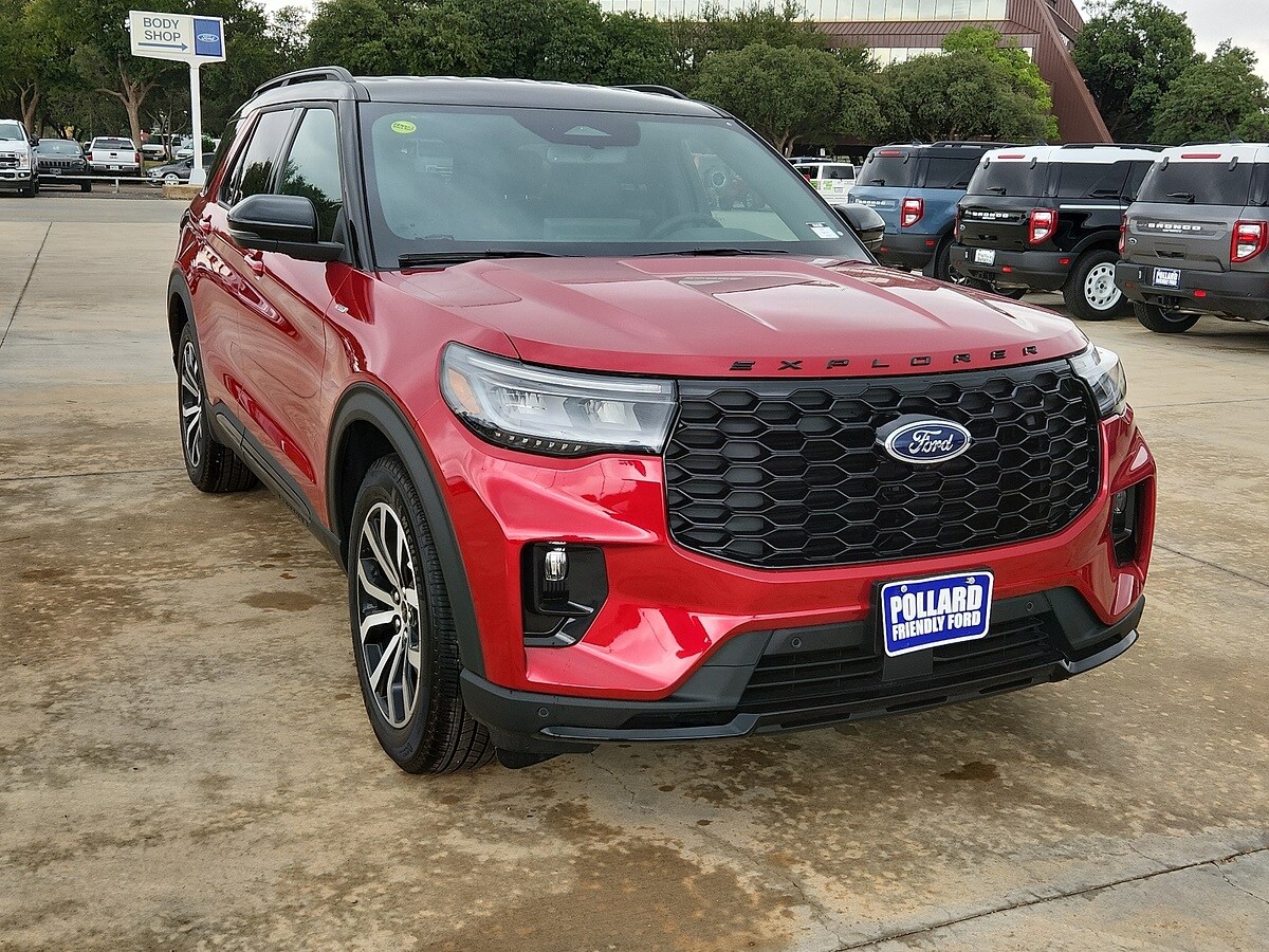 2025 Ford Explorer ST-Line photo 4