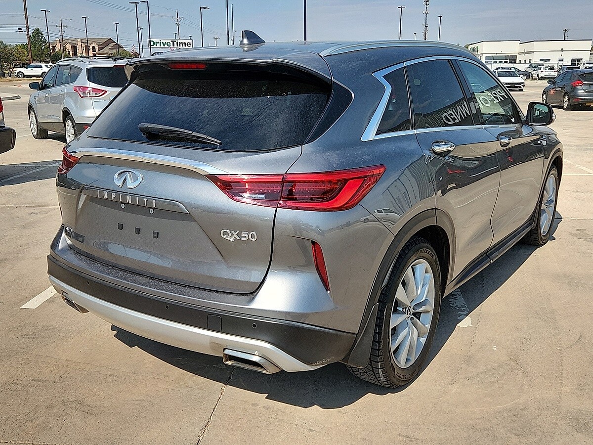 2019 Infiniti QX50 Essential photo 3