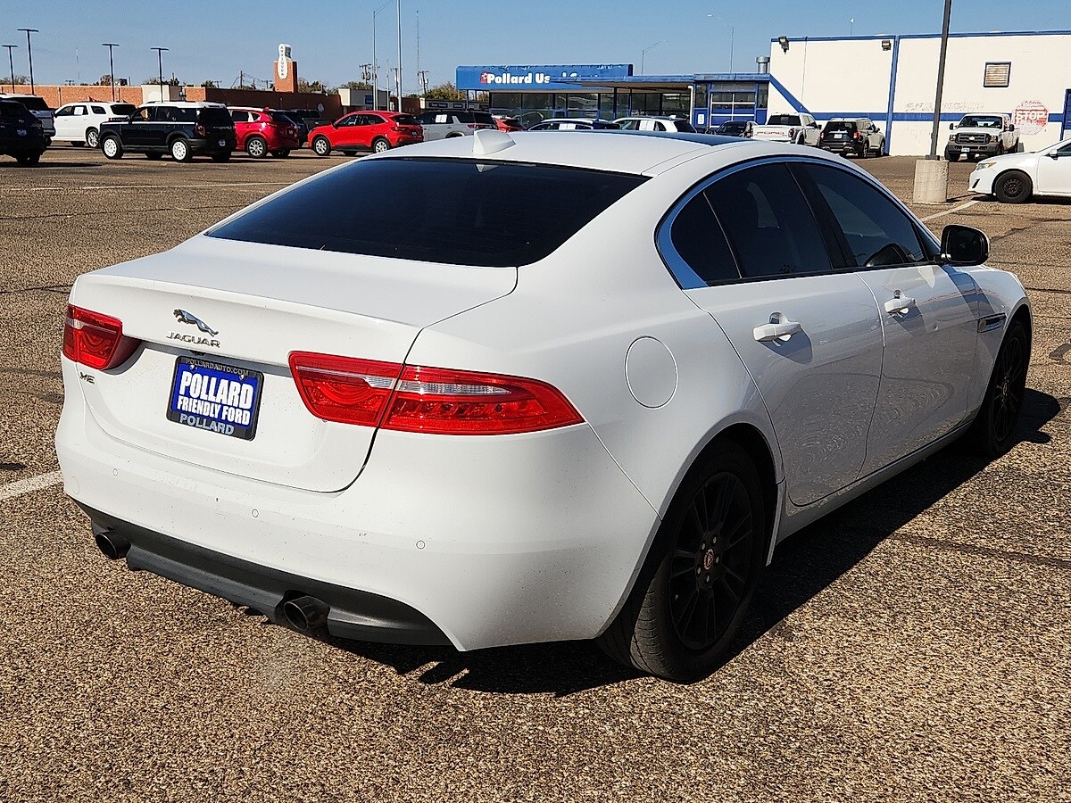 2017 Jaguar XE Premium photo 3