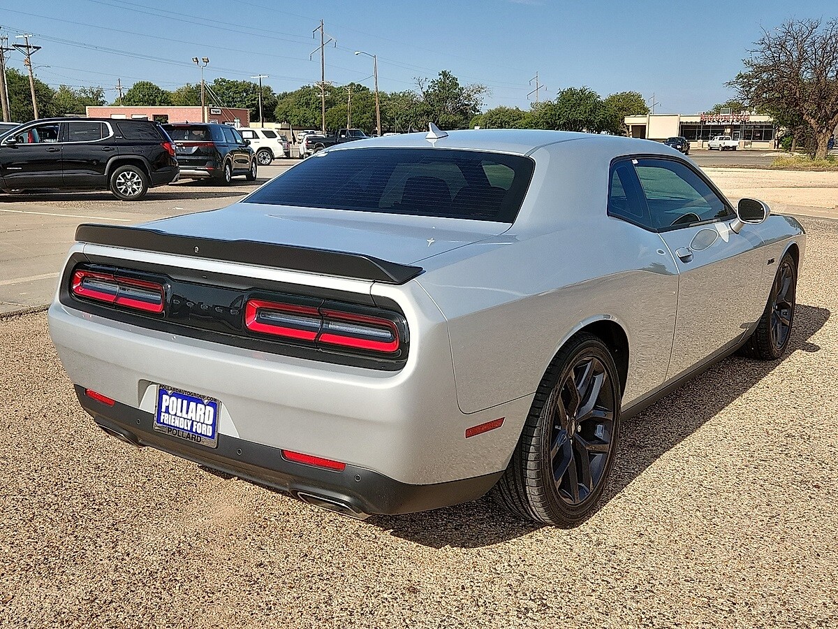 2023 Dodge Challenger R/T photo 3