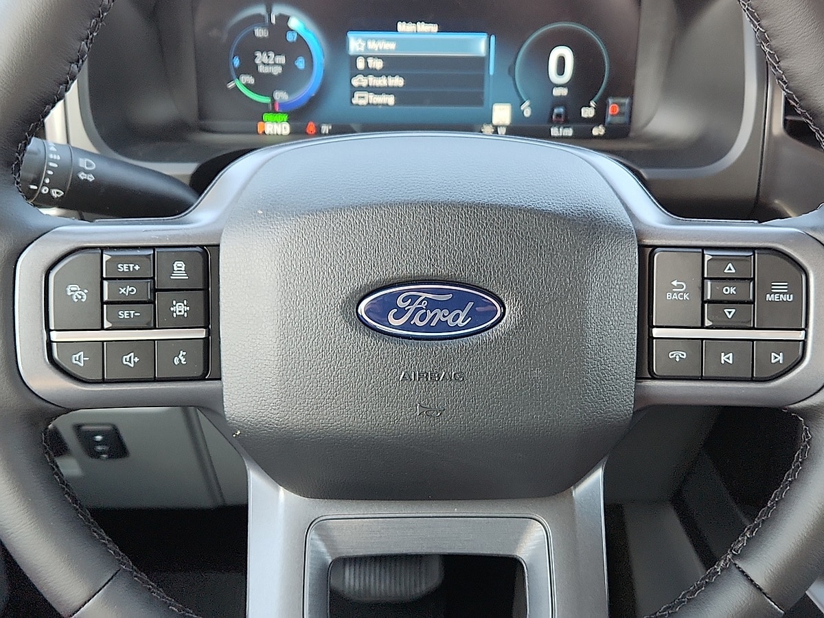 2025 Ford F-150 Lightning Flash - Photo 11