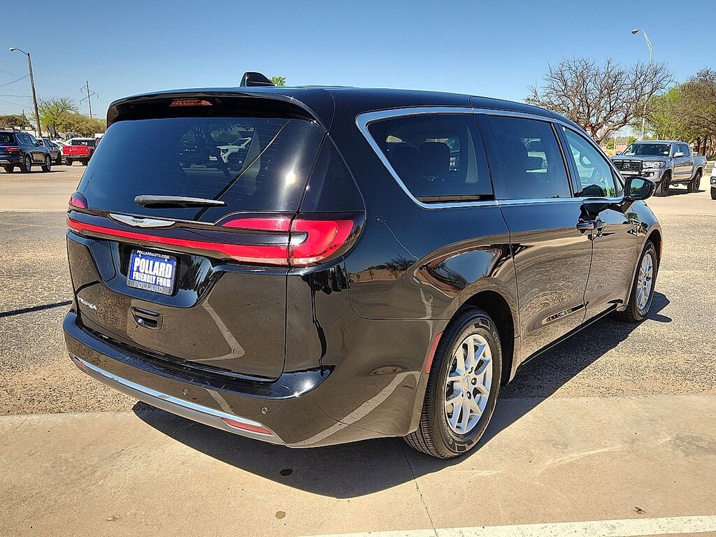 Used 2024 Chrysler Pacifica Touring L Minivan/Van