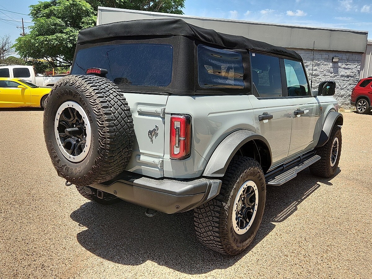 2022 Ford Bronco Badlands photo 3