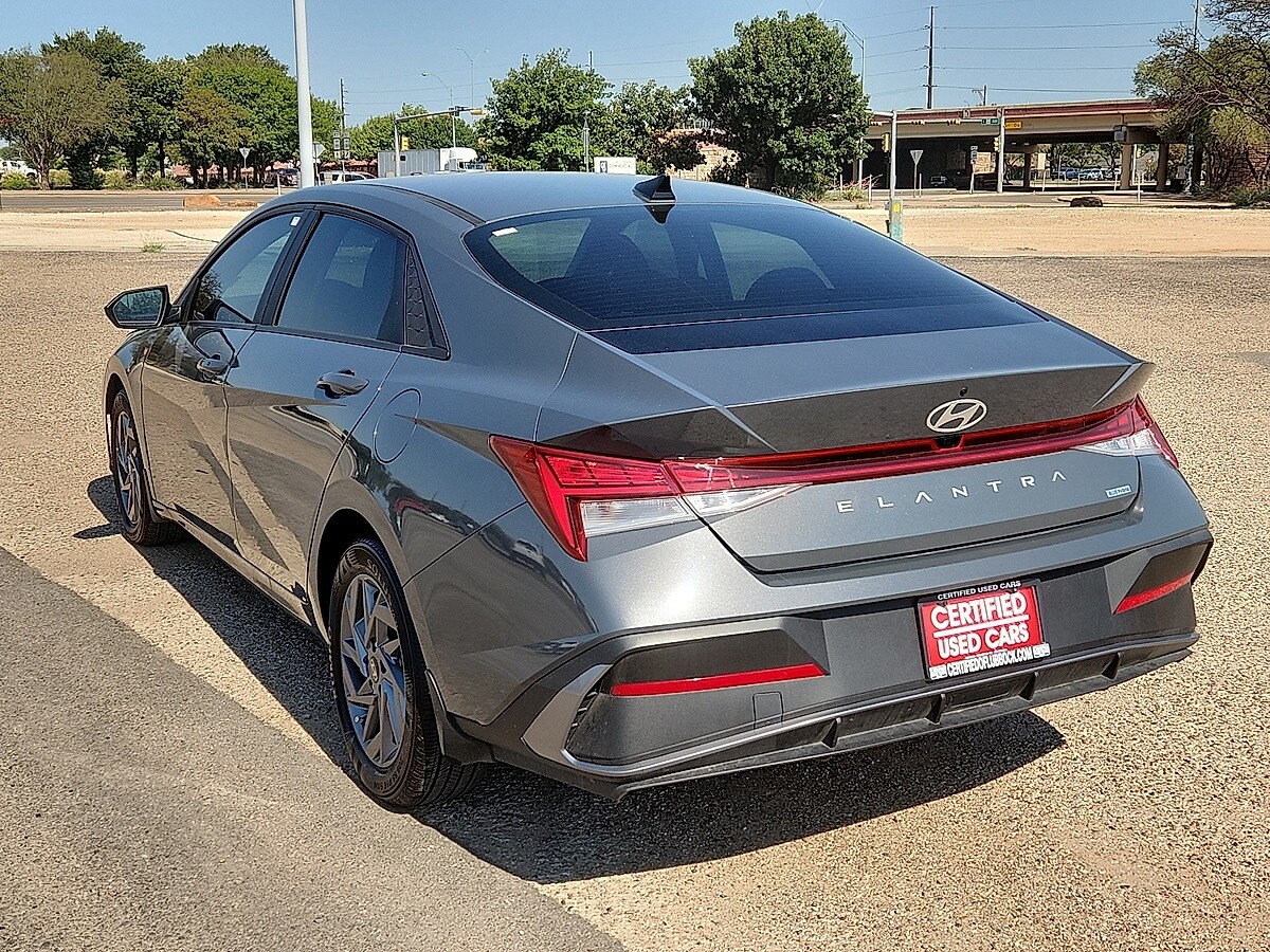 2024 Hyundai Elantra Hybrid Blue photo 2
