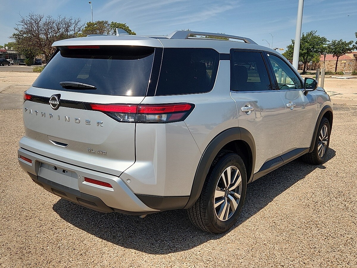 2025 Nissan Pathfinder SL photo 3