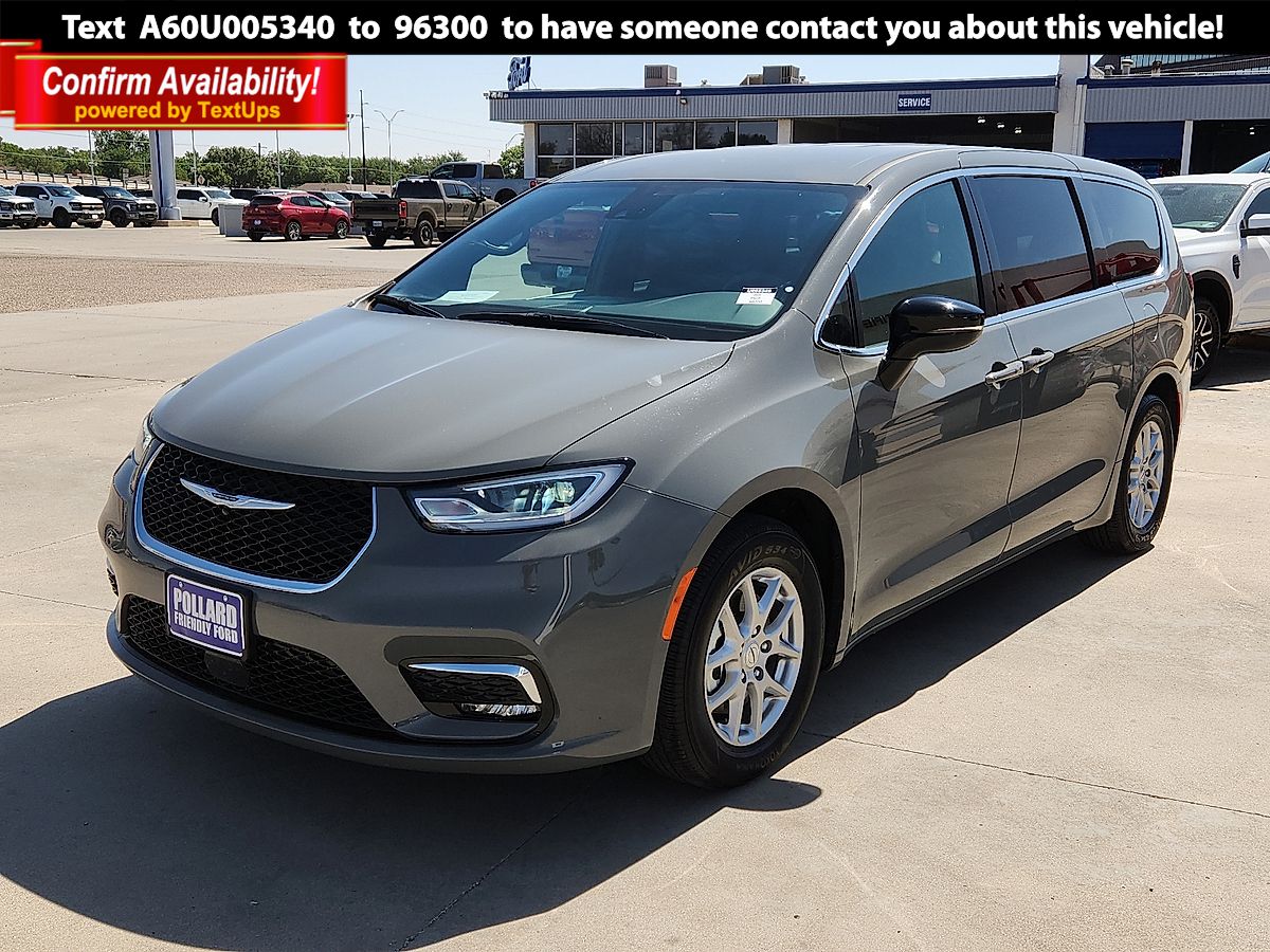 2025 Chrysler Pacifica Select's photo