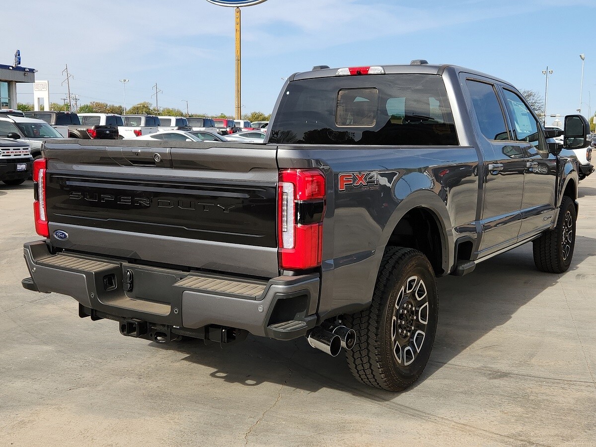2025 Ford F-250 photo 3