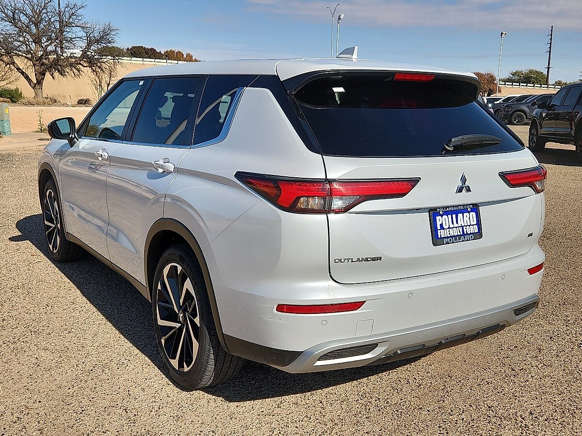 2024 Mitsubishi Outlander SE photo 2