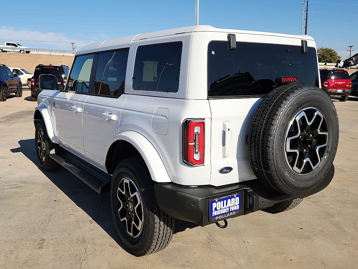 2025 Ford Bronco Outer Banks photo 2
