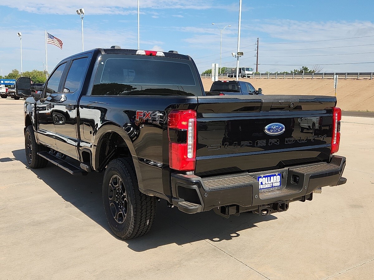 2025 Ford F-250 photo 2