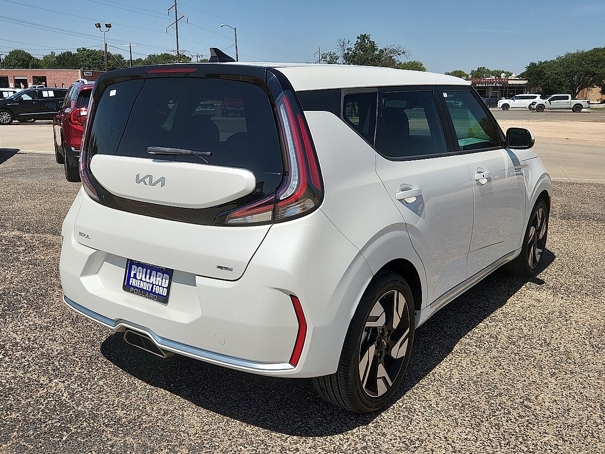 2023 Kia Soul GT-Line photo 3