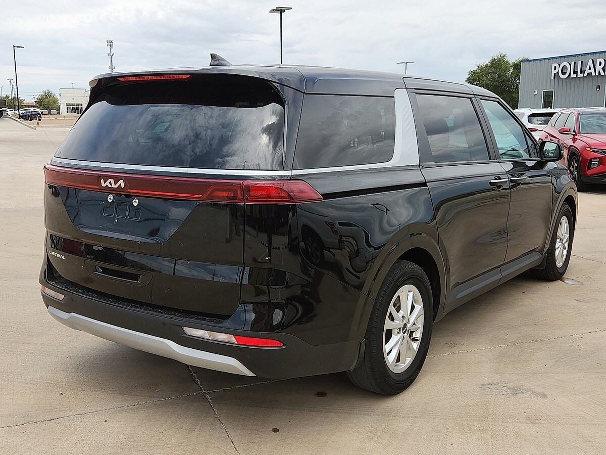 2023 Kia Carnival LX photo 3