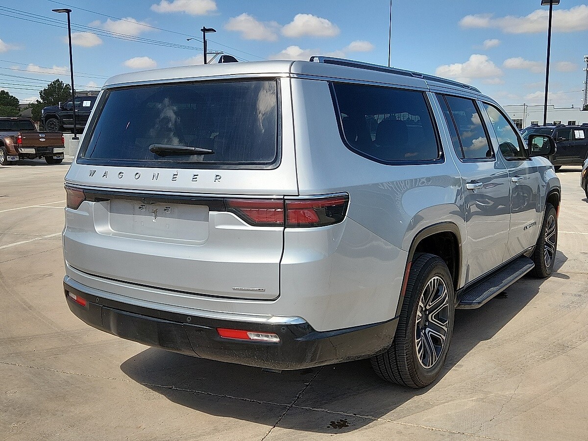 2024 Jeep Wagoneer L Series II photo 3
