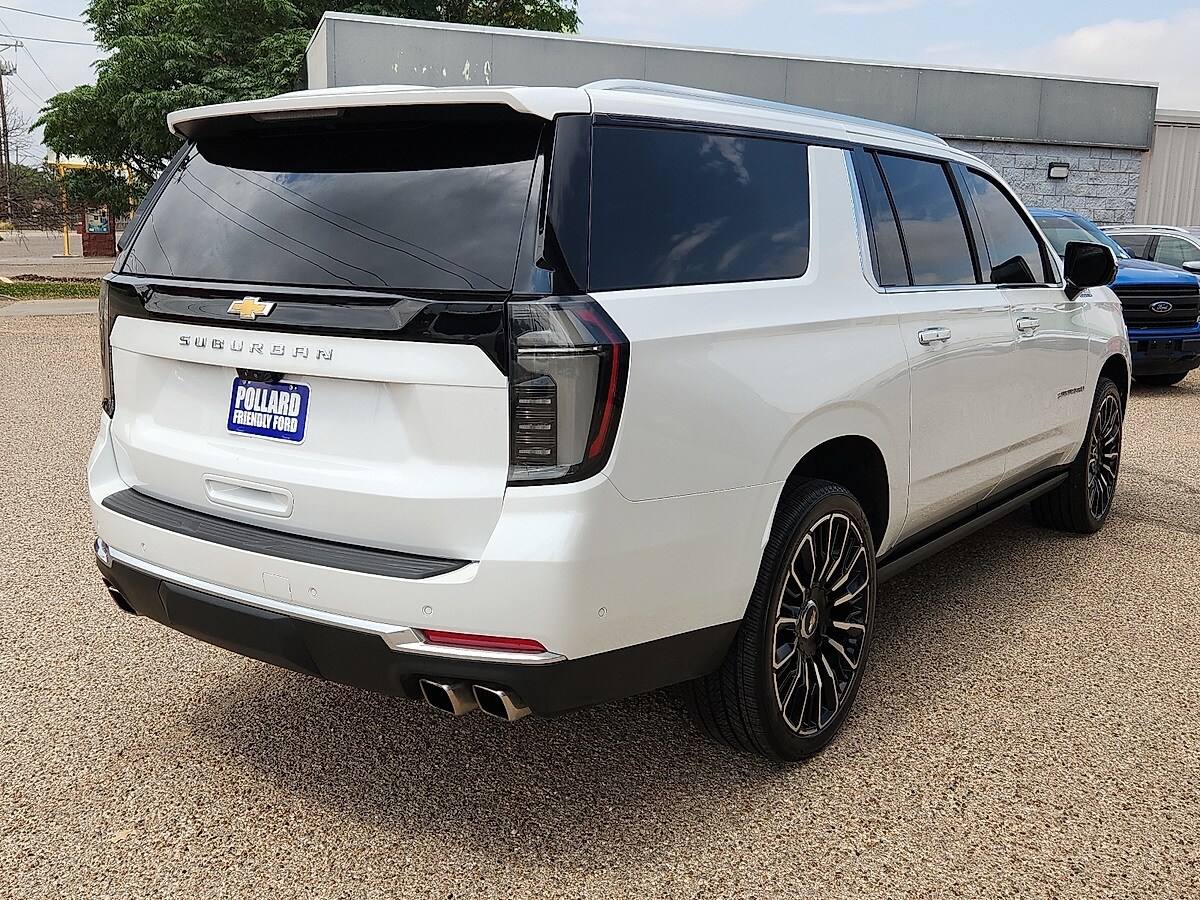 2025 Chevrolet Suburban High Country photo 3