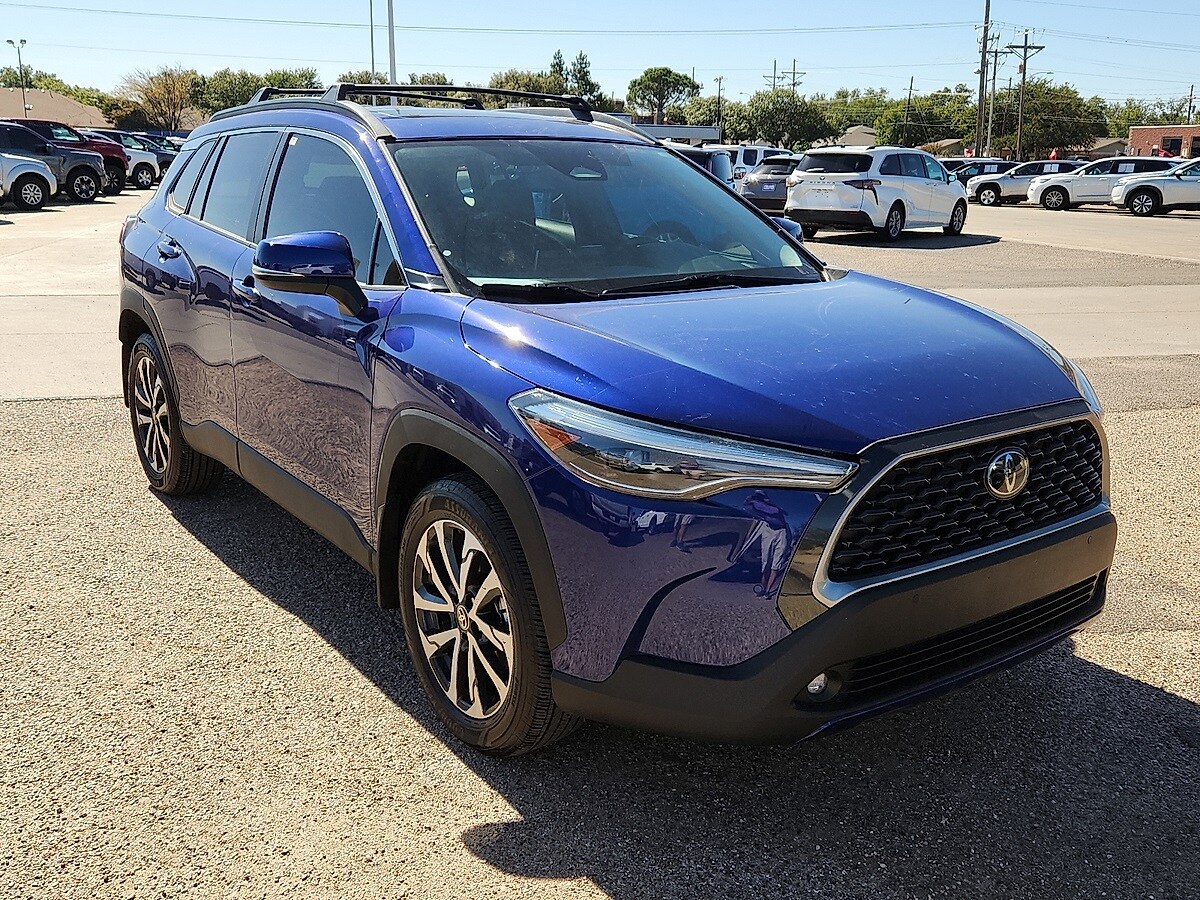2024 Toyota Corolla Cross XLE photo 3