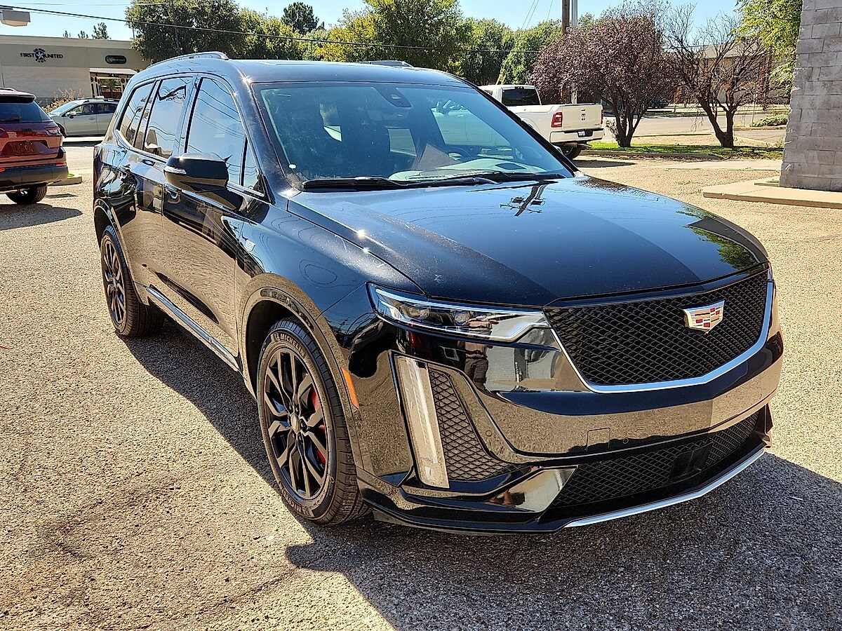 2024 Cadillac XT6 Sport photo 3