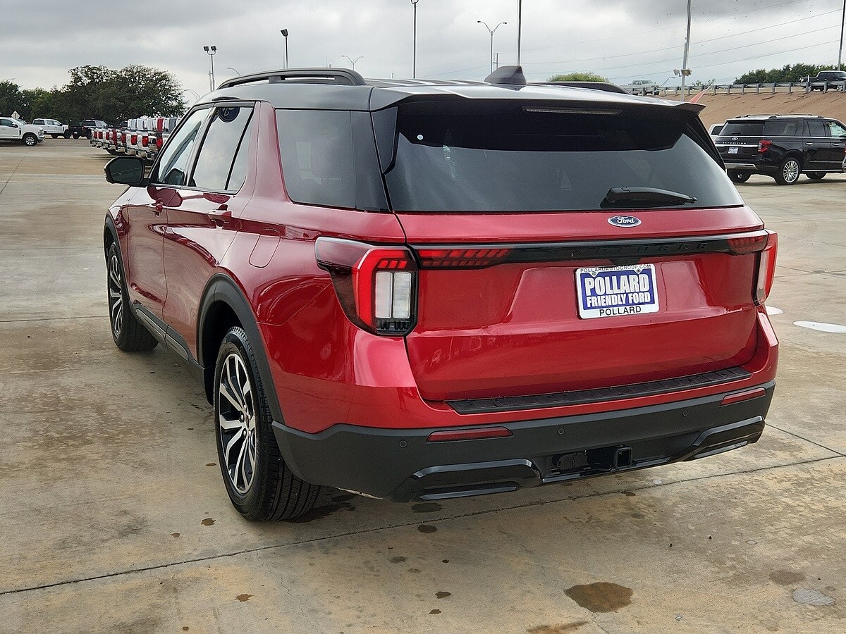 2025 Ford Explorer ST-Line photo 2
