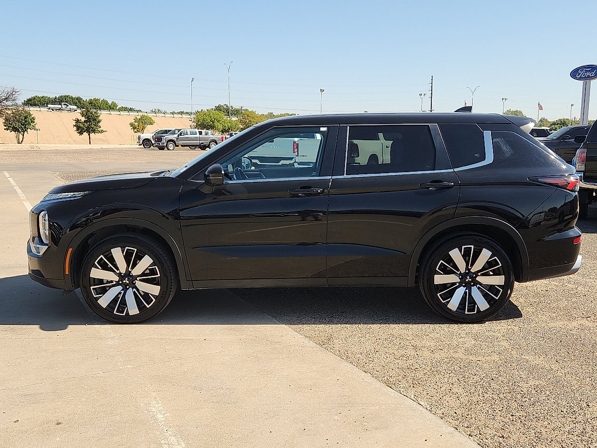 Used 2025 Mitsubishi Outlander SE SUV