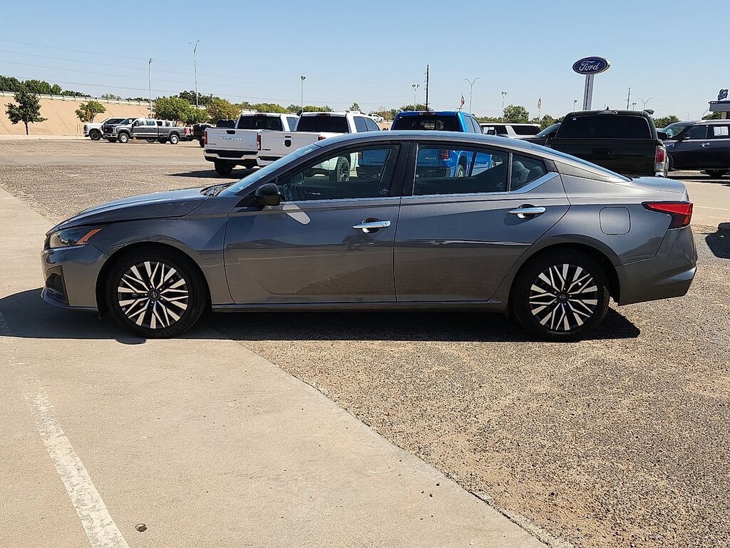 Used 2025 Nissan Altima SV Sedan