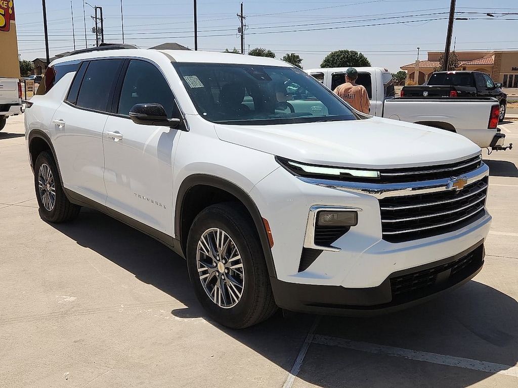 Used 2025 Chevrolet Traverse LT SUV