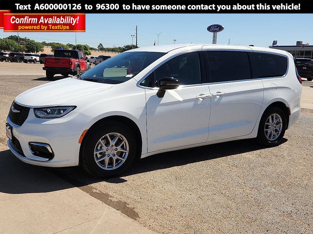 Used 2025 Chrysler Pacifica Select