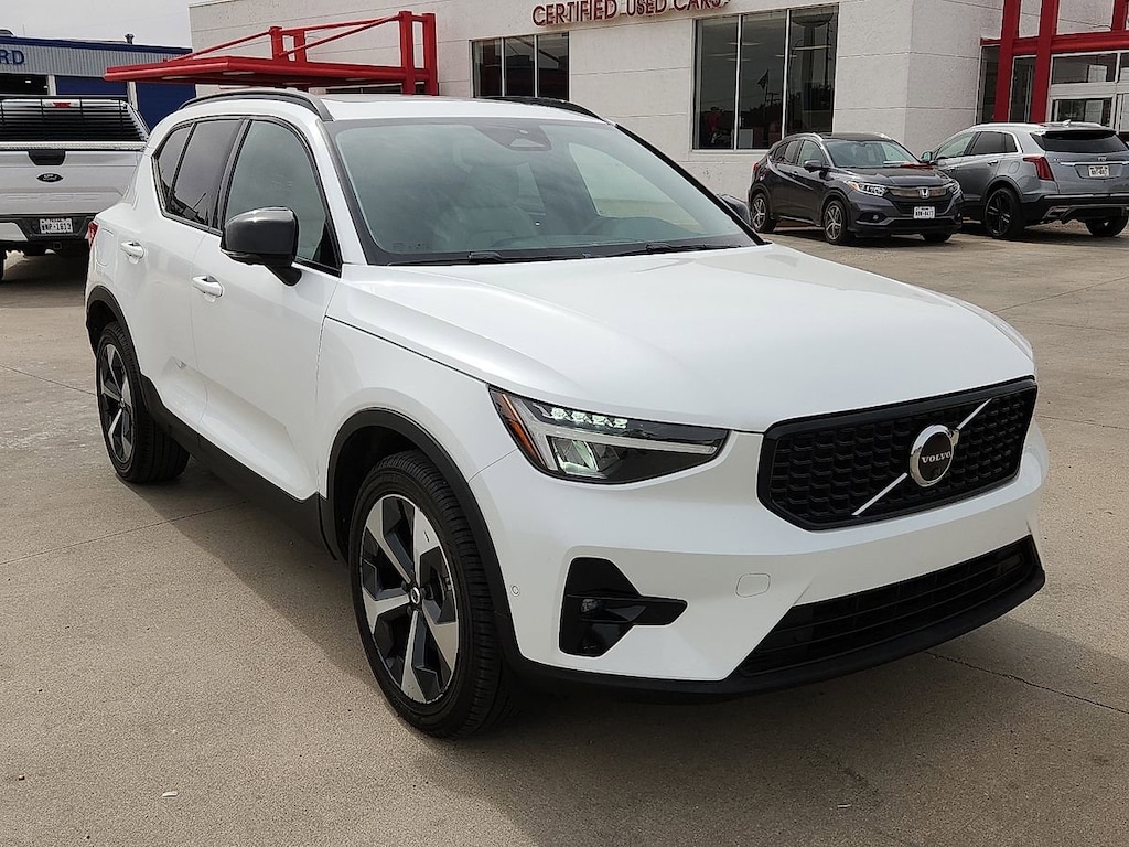 Used 2023 Volvo XC40 B4 FWD Ultimate Dark SUV