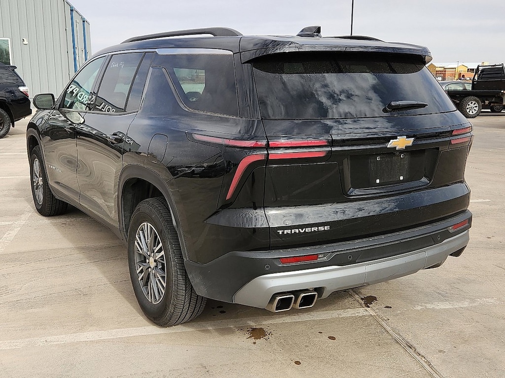Used 2025 Chevrolet Traverse LT SUV