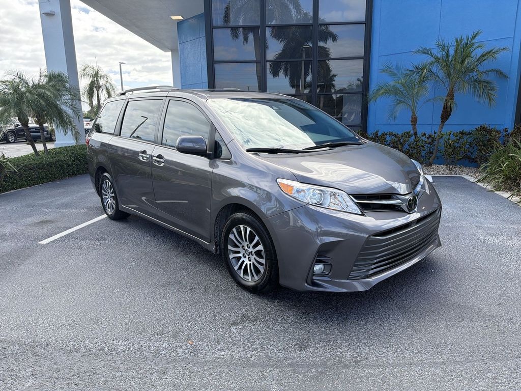 Used 2019 Toyota Sienna XLE Minivan/Van