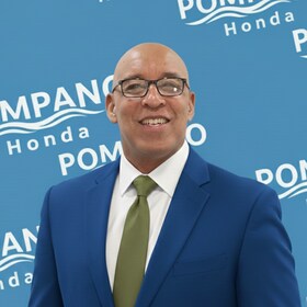 Staff member Raul Ramos from ID_30e7b3