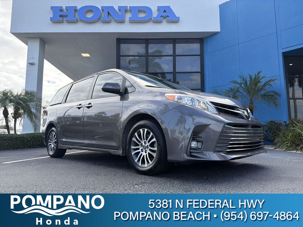 2019 Toyota Sienna XLE